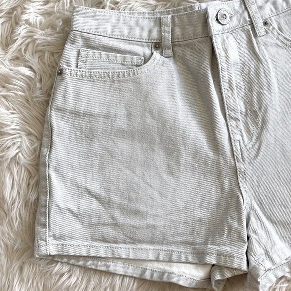 UO BDG Girlfriend High-Waisted Denim Short – Shimmer Denim - Picture 8 of 11